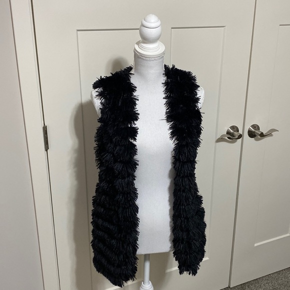 Daytrip Jackets & Blazers - Black Buckle Daytrip Size S Black Faux Fur Vest!